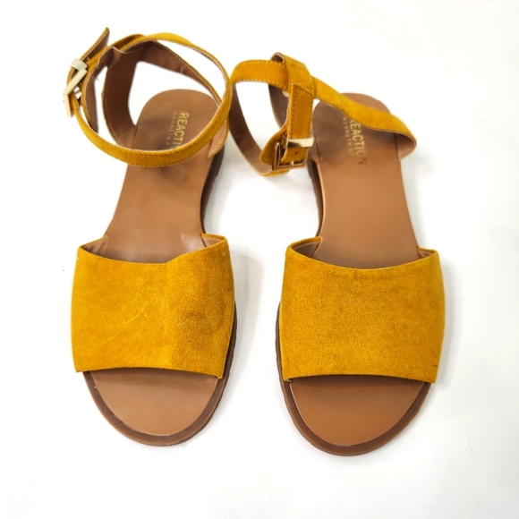 Kenneth Cole REACTION Jolly Low Wedge Sandal - Picture 3 of 7